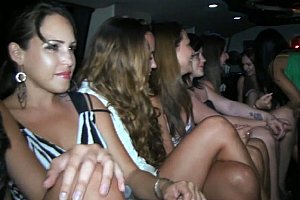 免费看美系美女裸体视频