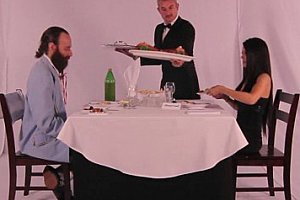 80岁老太婆全身脱精光